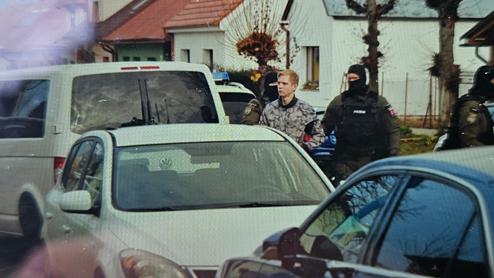 Samuel počas rekonštrukcie prípadu.