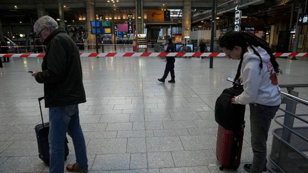 Na parížskej vlakovej stanici Gare du Nord útočník pobodal šešť ľudí.