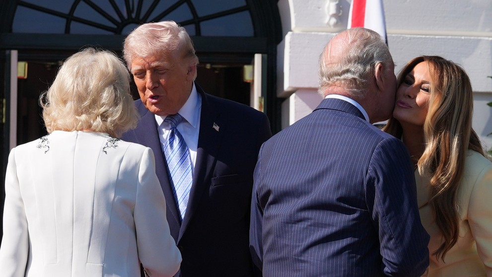 Kráľ Karol III.  s manželkou Kamilou na návšteve v USA.