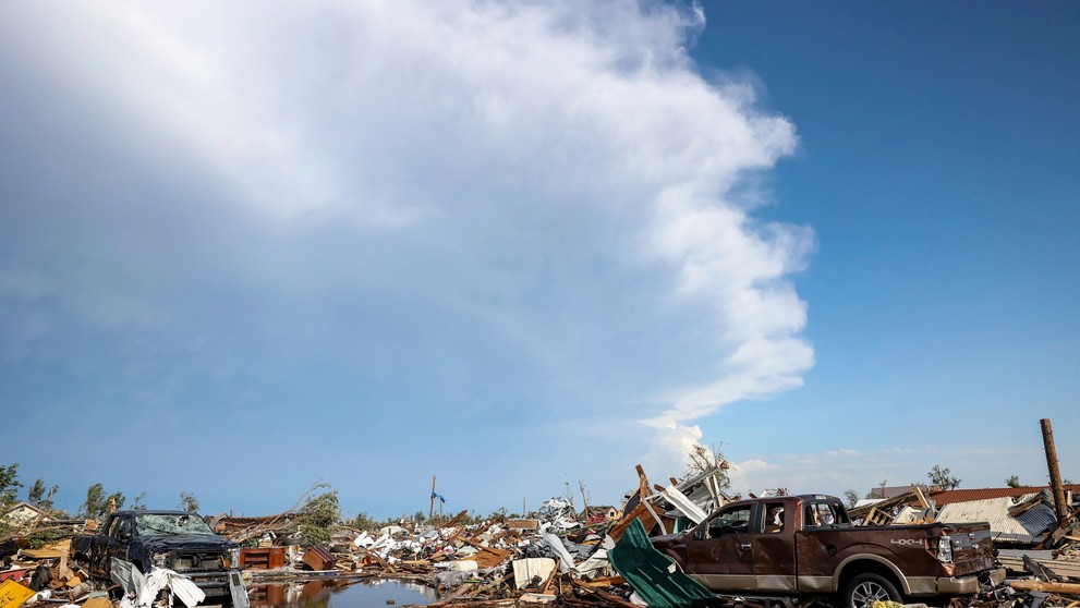 Mestom Perryton sa prehnalo ničivé tornádo.