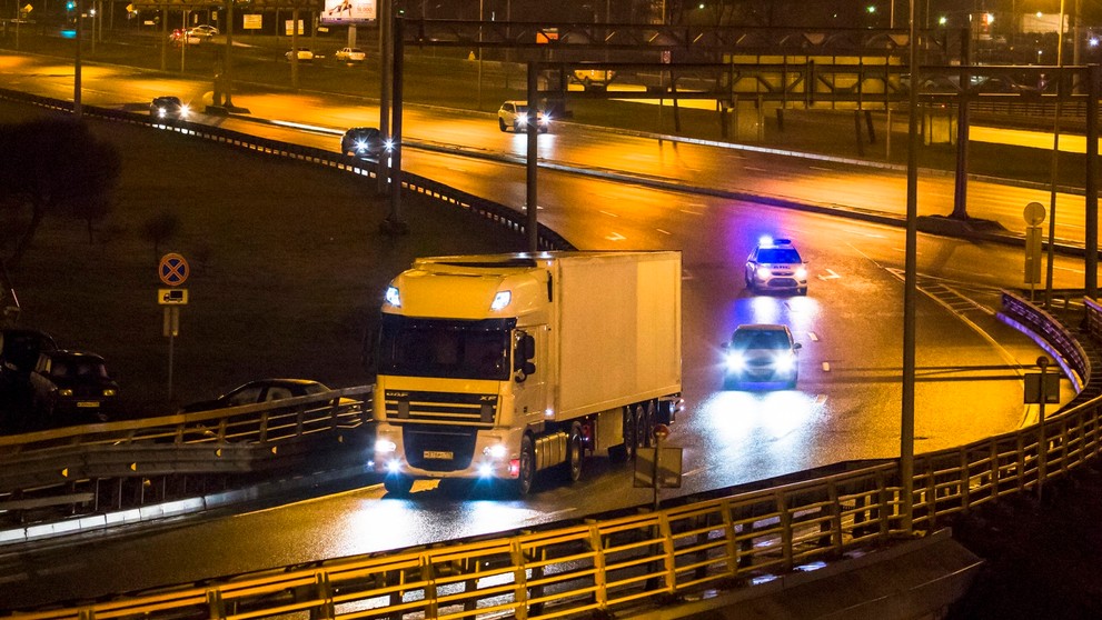 Z letiska ich kamiónom previezli do pitevne v Petrohrade