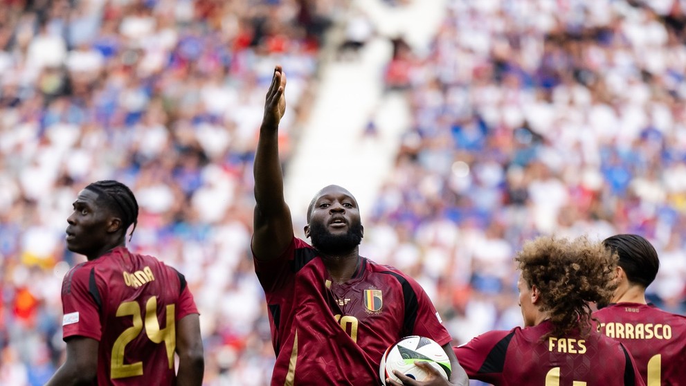 Lukaku oslavuje gól, ktorý však nakoniec neplatil.