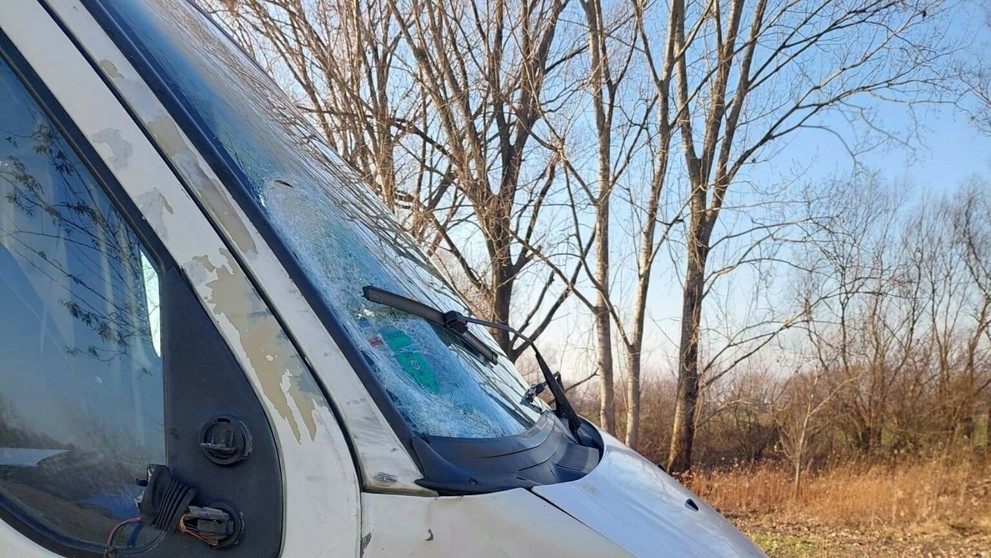 Dodávka, ktorá zrazila cyklistu neďaleko obce Milinovice 