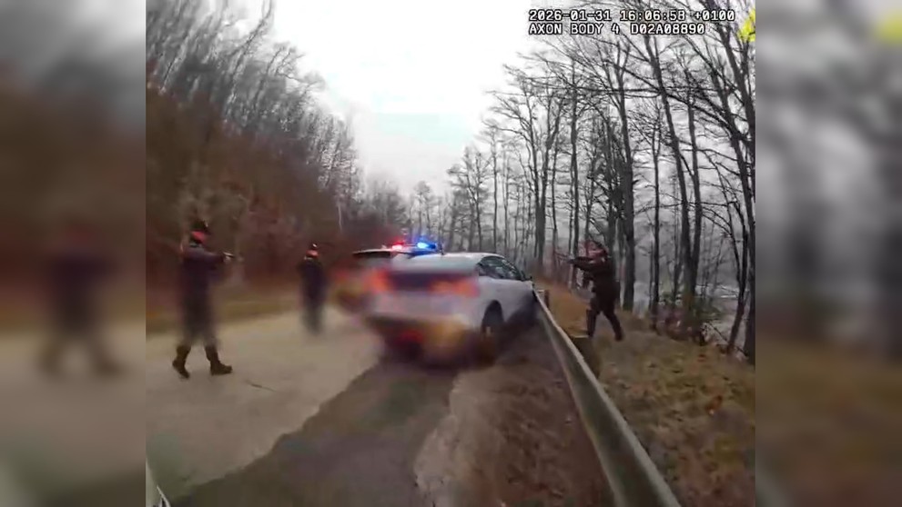 Auto narazilo do zvodidiel.