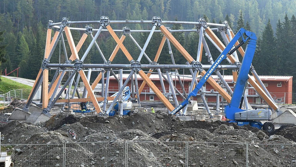 Ruch na stavbe vyhliadkovej veže.