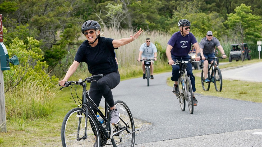Americký prezident Joe Biden s manželkou