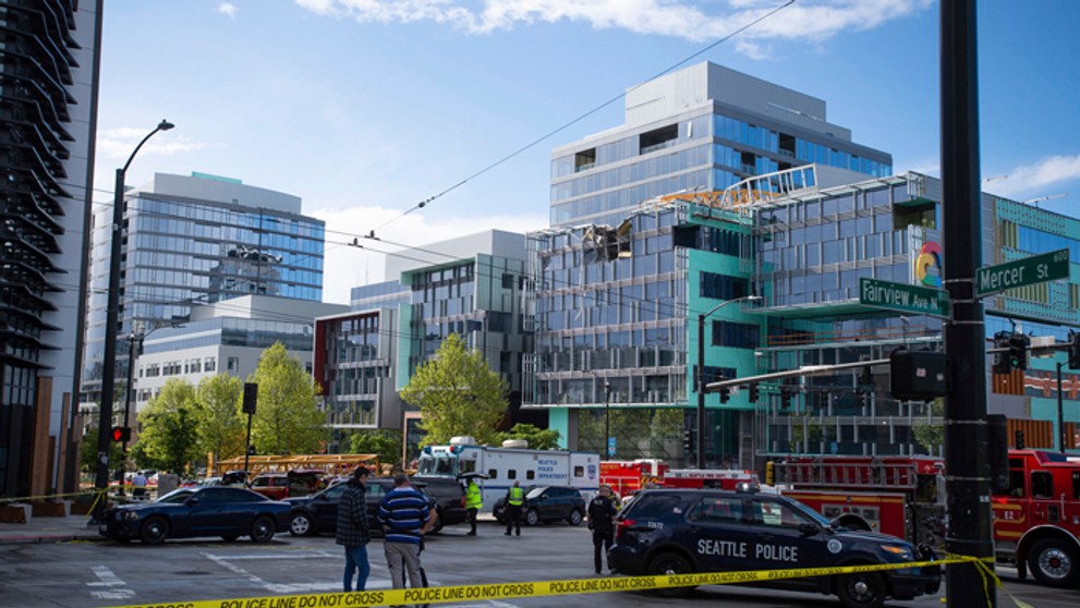 Hráči Barcelony oslavujú s deťmi zisk majstrovského titulu v španielskej La Lige.