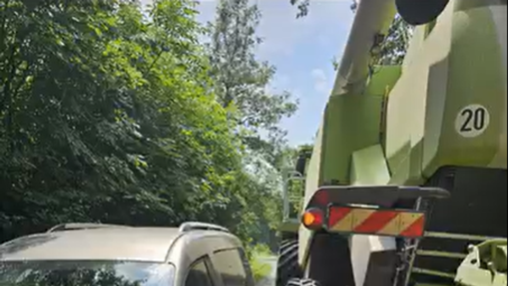 Kombajny na cestách: Farmári prosia o viac rešpektu