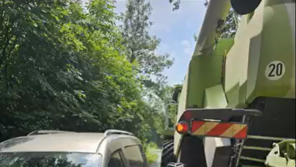 Kombajny na cestách: Farmári prosia o viac rešpektu