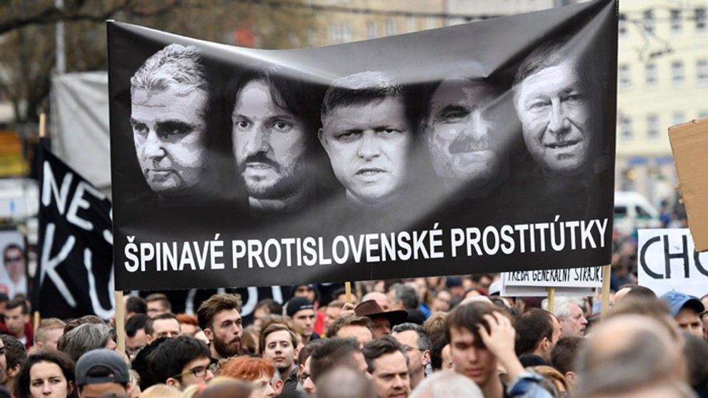 Protestné zhromaždenie Za slušné Slovensko na Námestí SNP v Bratislave.