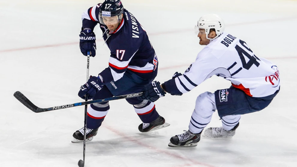Slovanista Ľubomír Višňovský a Alexandre Bolduc HC Slovan Bratislava - Medveščak Záhreb.