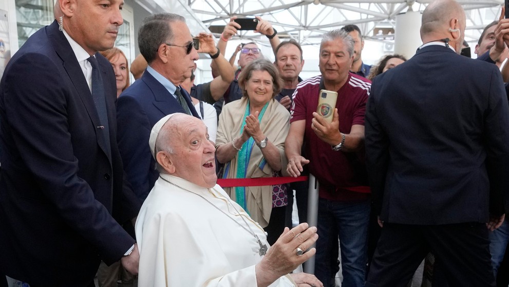 Pápeža Františka prepustili z nemocnici.