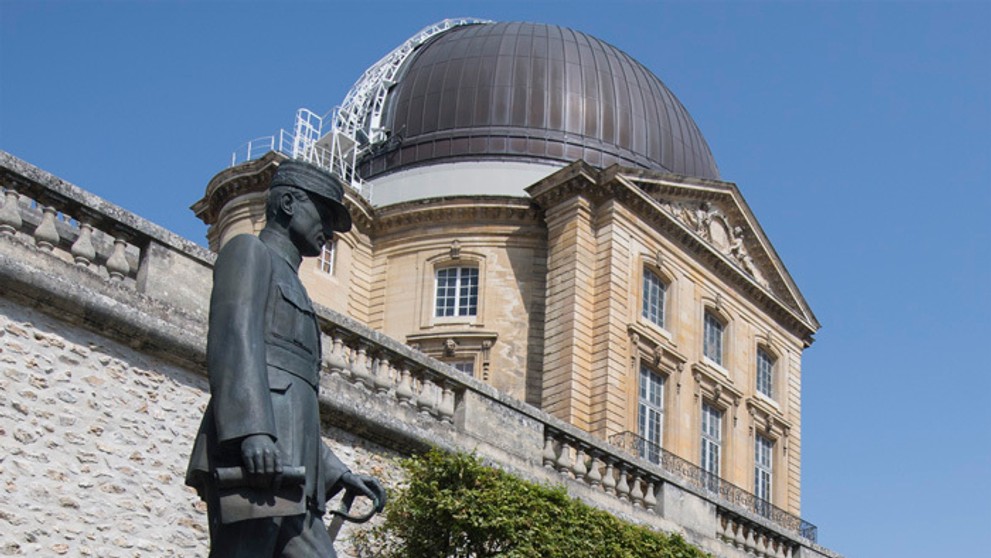 Socha generála Milana Rastislava Štefánika pri observatóriu v Meudon v Paríži.