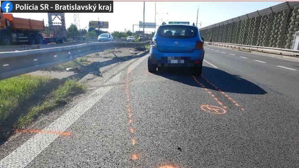 Rúška fungujú.