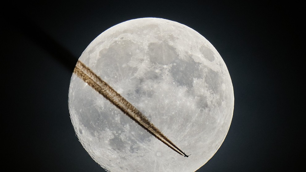 Novembrový superspln