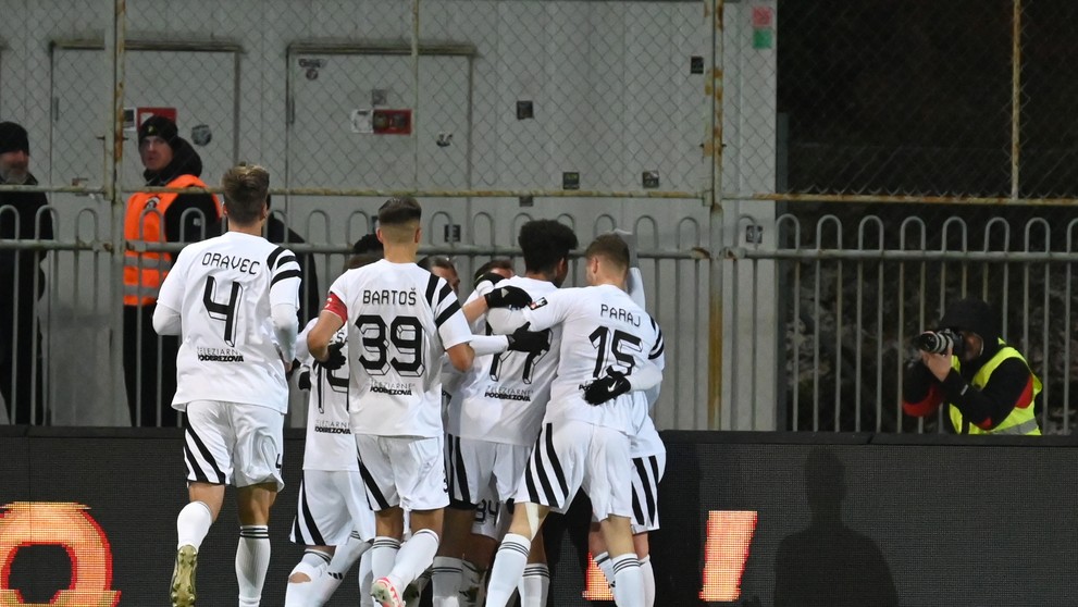 Radosť hráčov Podbrezovej po strelení gólu v 15. kole Niké ligy proti Trnave.