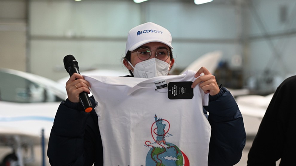 Pilotka Zara Rutherfordová.