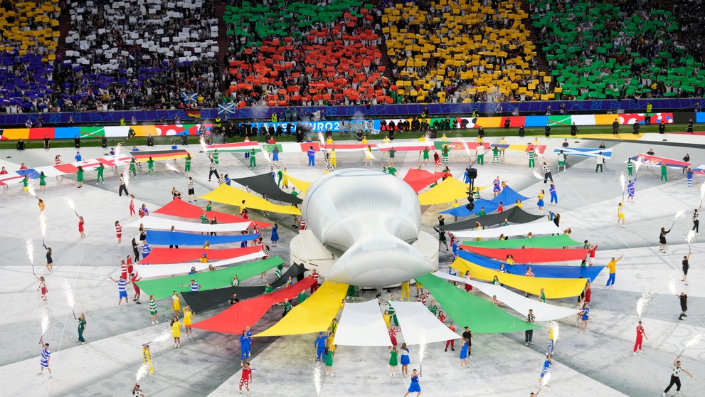 Na snímke otvárací ceremoniál pred úvodným zápasom A-skupiny ME vo futbale Nemecko - Škótsko v Mníchove.