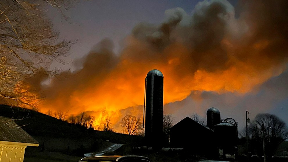 Nehoda vlaku s chemikáliami v Ohiu.
