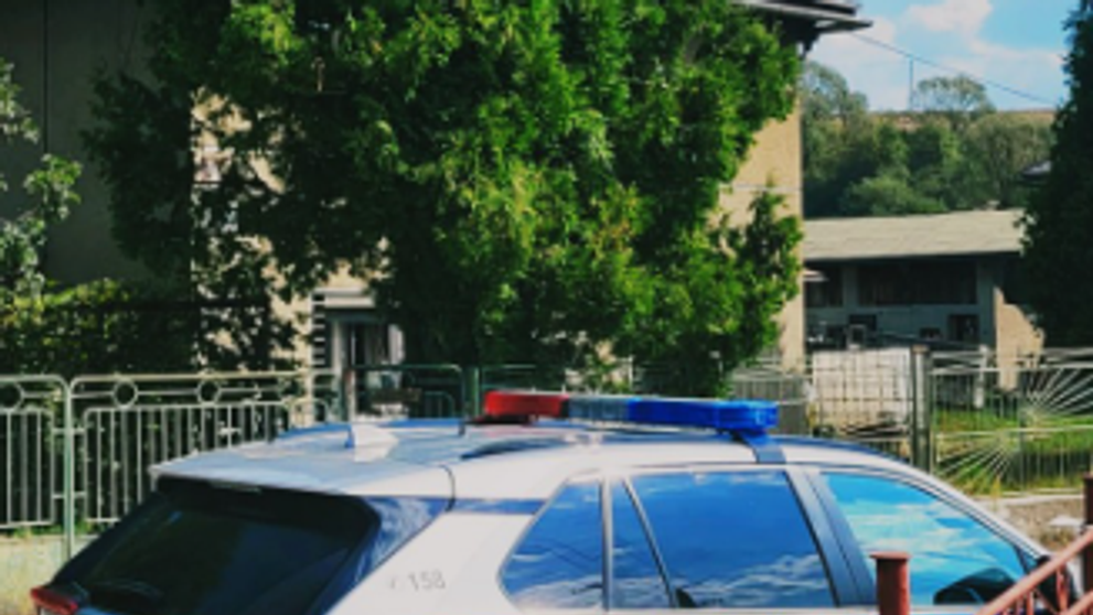 Polícia na mieste po výbuchu plynu v rodinnom dome v Brezne.