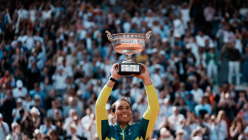 Španielsky tenista Rafael Nadal triumfoval štrnástykrát v kariére na Roland Garros a získal rekordný 22. grandslamový titul.