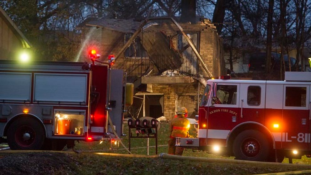 Lietadlo narazilo do obytného domu, horeli dve malé budovy s bytmi.
