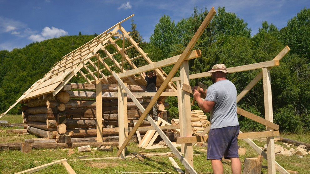 Práce na Farme sú v sklze