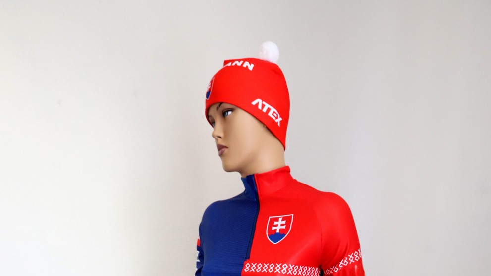 Nová reprezentačná kombinéza počas tlačovej konferencie Slovenského zväzu biatlonu.