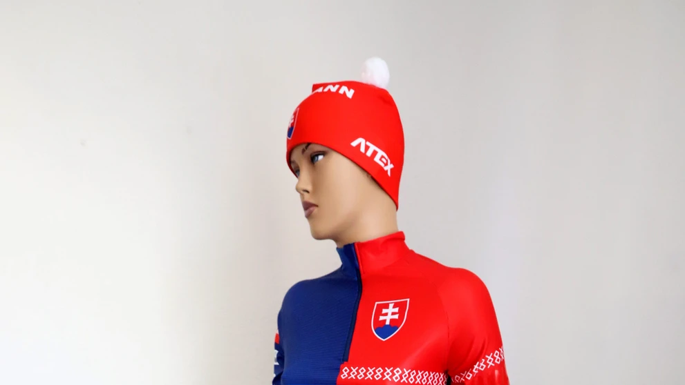Nová reprezentačná kombinéza počas tlačovej konferencie Slovenského zväzu biatlonu.