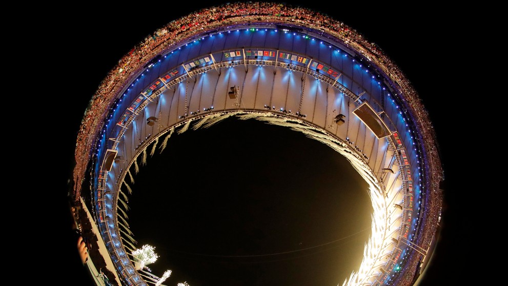 Ohňostroj na štadióne Maracana počas otváracieho ceremoniálu OH v Riu de Janeiro.