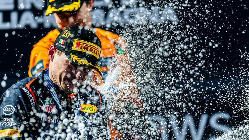 Max Verstappen na Red Bulle sa v Imole tešil z víťazstva.