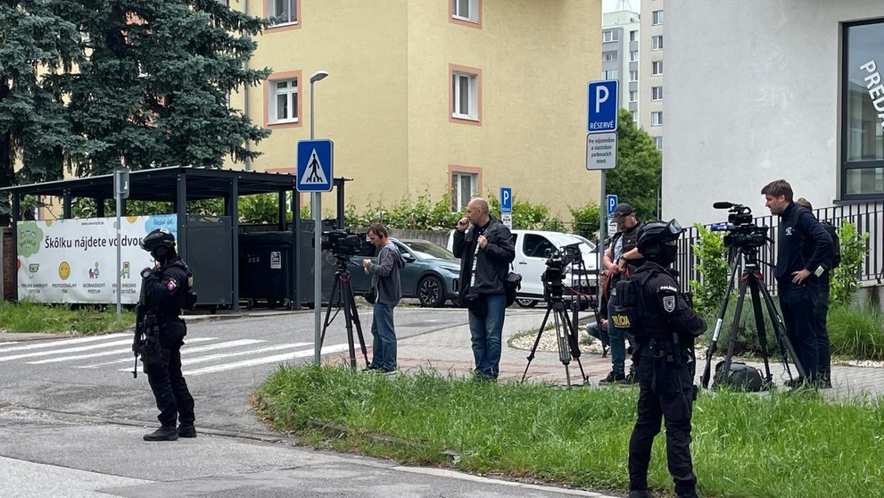 Bezpečnostné opatrenia pred areálom ŠTS