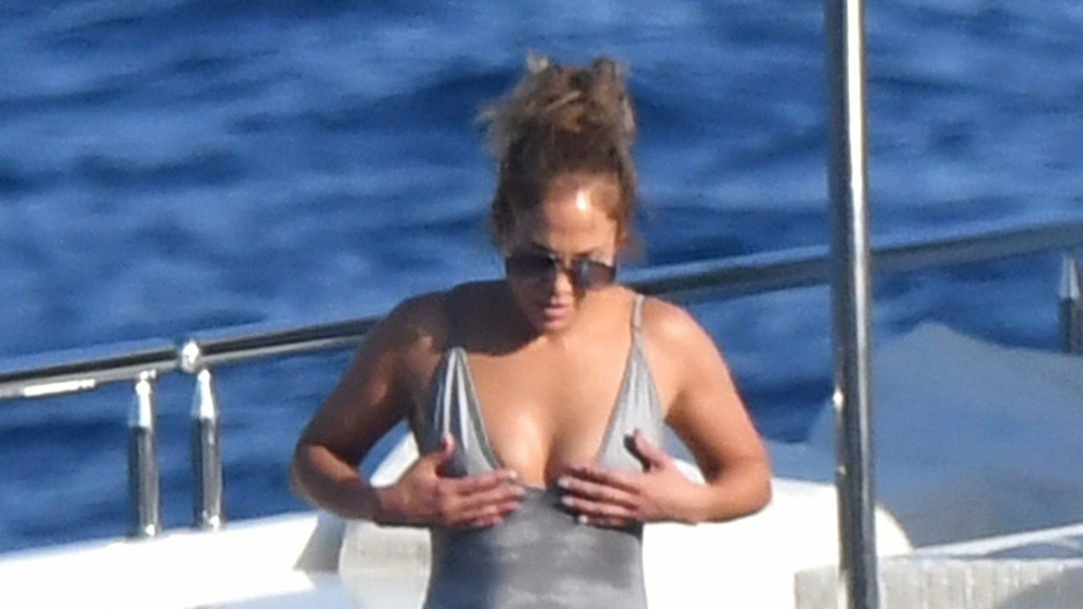 V priliehavom športovom outfite ukázala Jennifer "ťavie kopýtko"