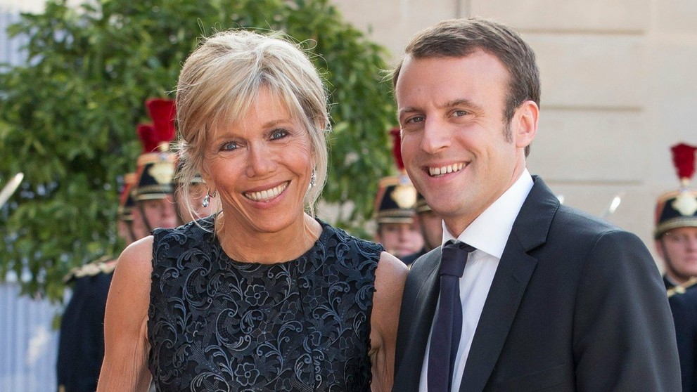 Francúzsky prezident Emmanuel Macron je ženatý s o 25 rokov staršou Brigitte Trogneux.