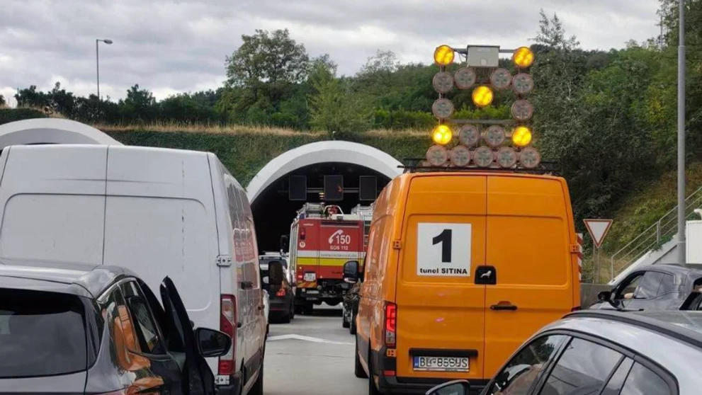 Hromadná zrážka v tuneli Sitina.