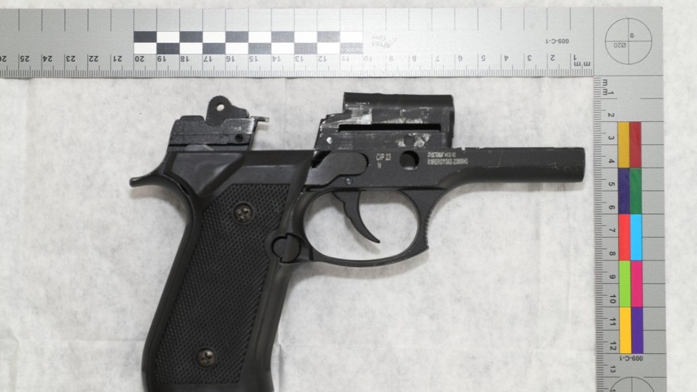 Zbrane, ktoré našla polícia v Británii u Slováka, ktorého odsúdili za nelegálnu výrobu munície.