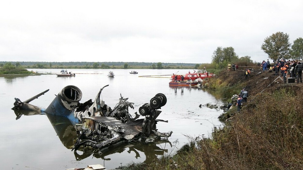 Trosky lietadla v rieke Volga.