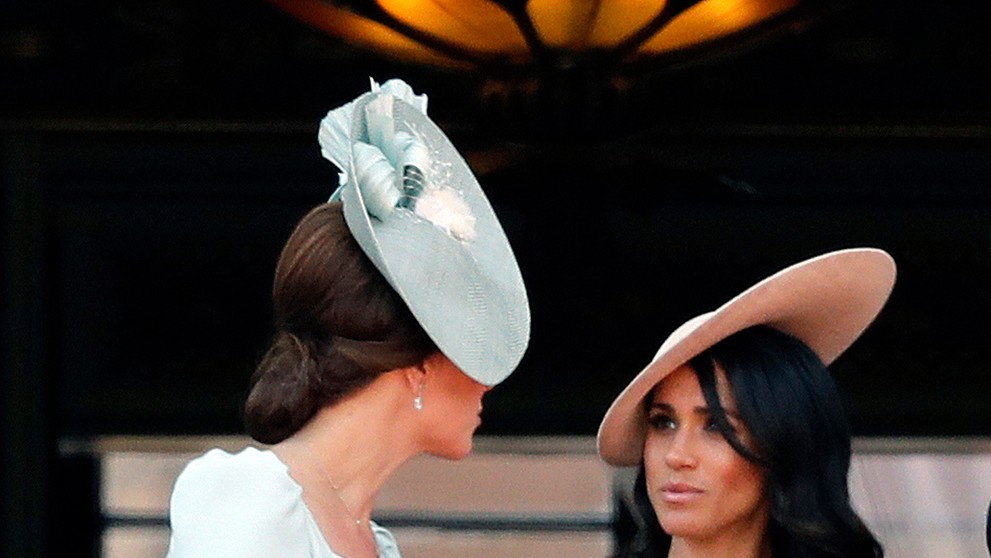 Vojvodkyňa z Cambridge (vľavo) a vojvodkyňa zo Sussexu