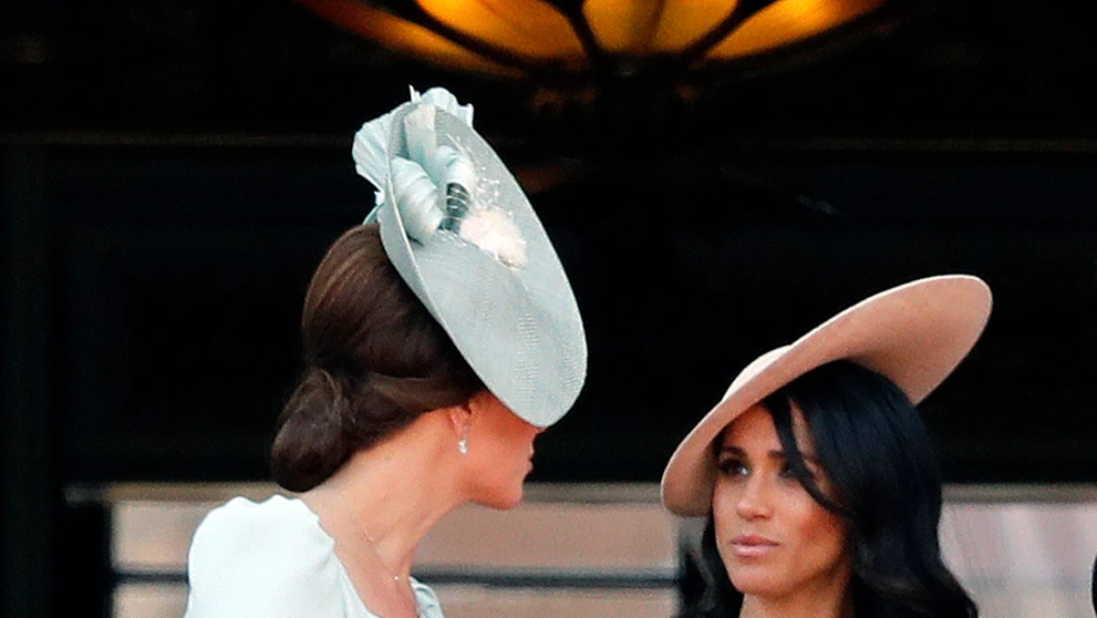 Vojvodkyňa z Cambridge (vľavo) a vojvodkyňa zo Sussexu