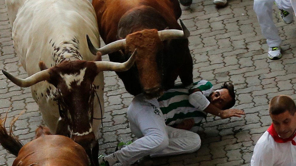 Býky na tradičnom behu v Pamplone zabíjali.