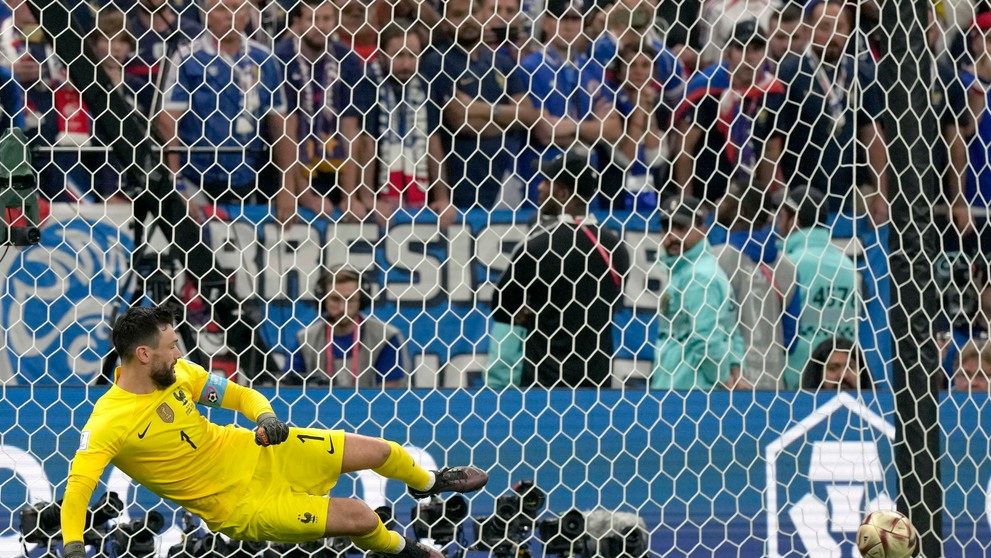 Hugo Lloris inkasuje z penalty prvý gól