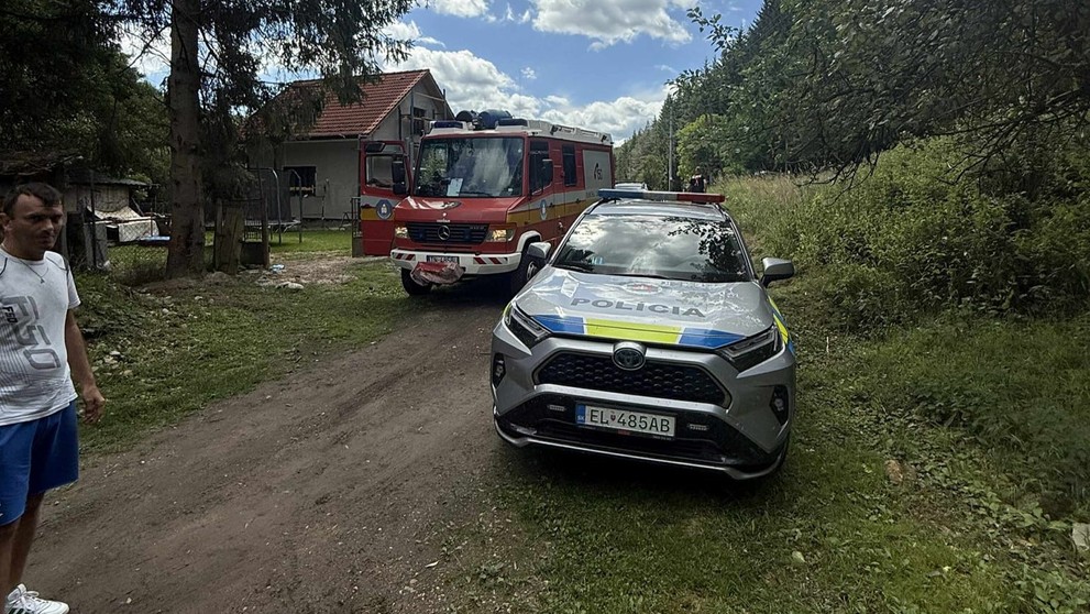 Vo Valaskej Belej spadlo do šachty dieťa