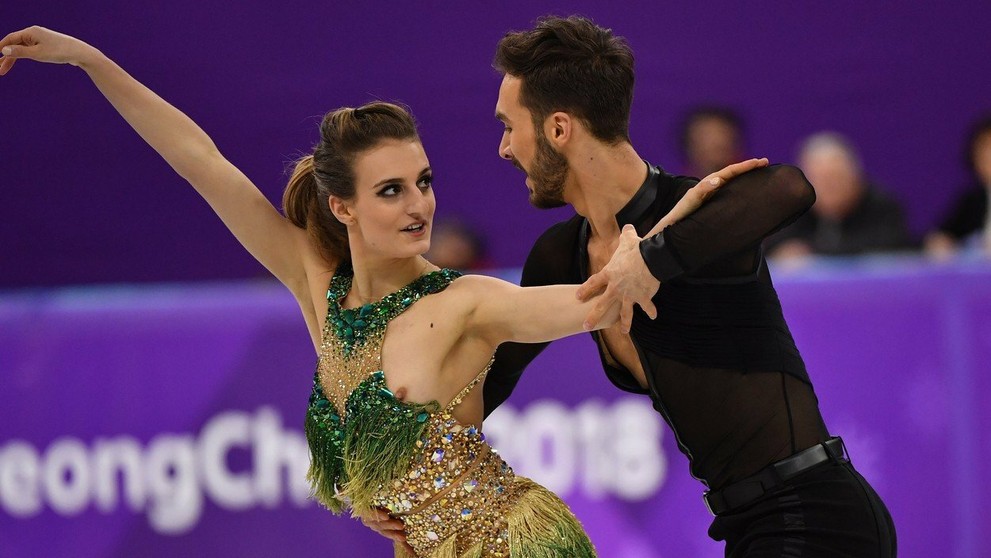 Francúzskej krasokorčuliarke vykukol počas jazdy prsník.