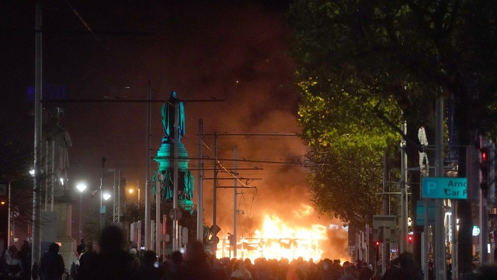 Nepokoje v centre Dublinu.