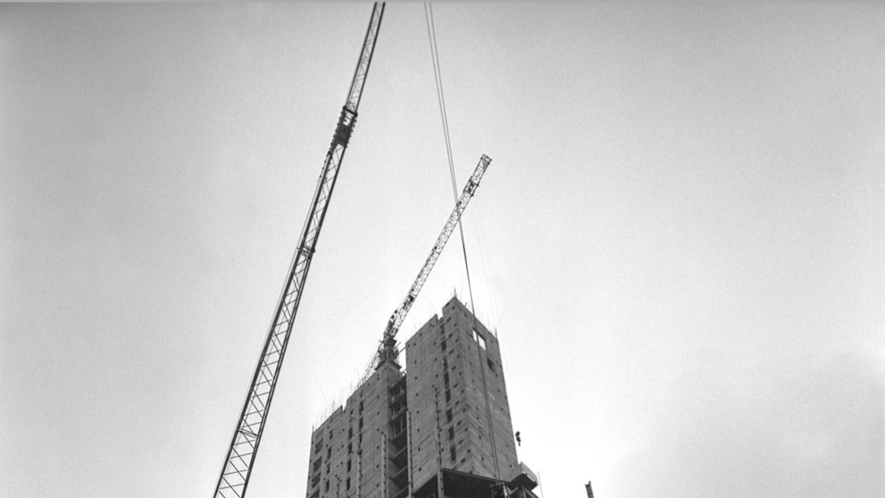 Na archívnej snímke z 1. apríla 1971 v Bratislave výstavba budovy tvorby programu.