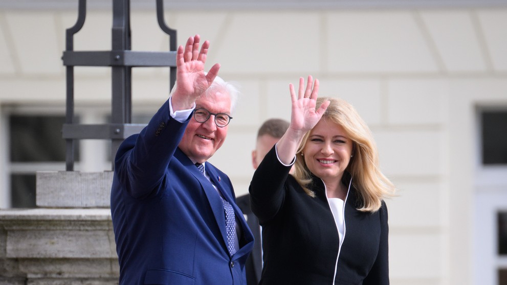 Nemecký prezident Frank-Walter Steinmeier víta slovenskú prezidentku Zuzanu Čaputovú v rámci jej návštevy Nemecka