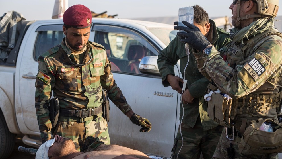 Zranený vojak pri irackom meste Mósul