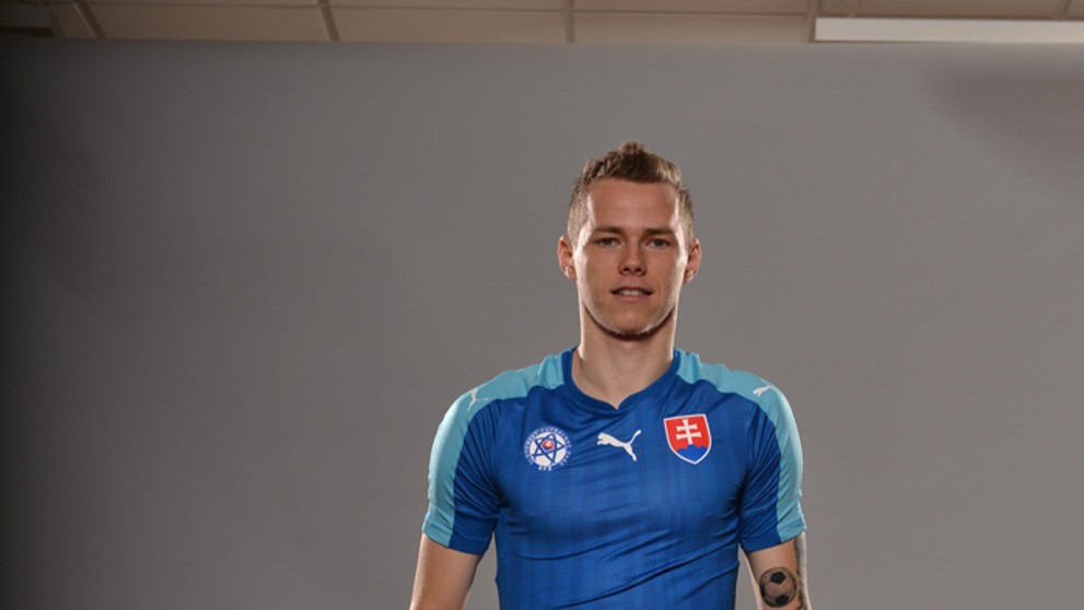 Ondrej Duda v novom reprezentančnom drese pre vonkajšie zápasy.