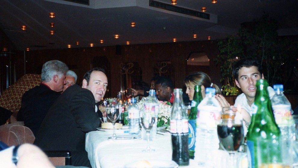 Hereck Kevin Spacey a exprezident Bill Clinton pred odletom na Epsteinov ostrov.