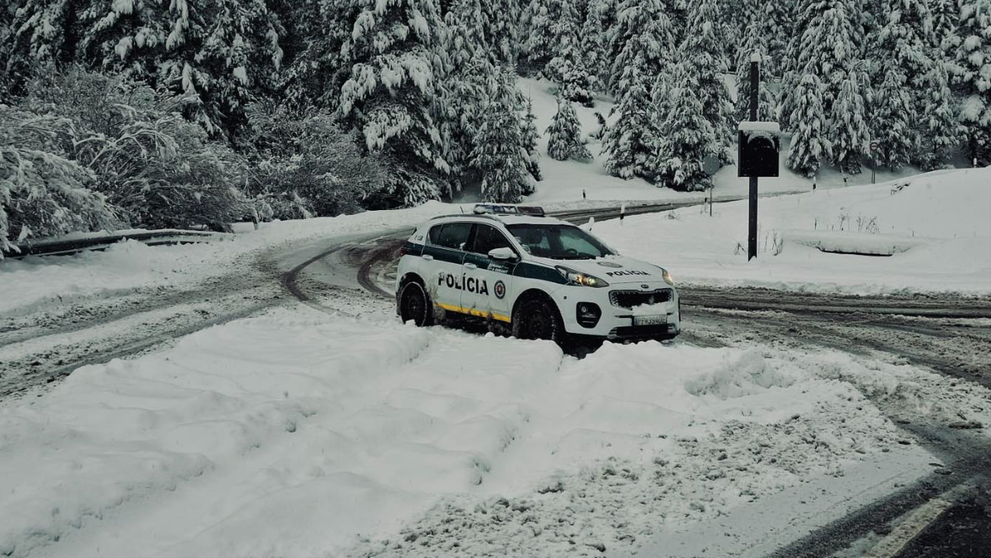 Sneh skomplikoval dopravu v niektorých častiach Slovenska.